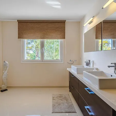 Sol Y Mar Mit Grandiosem Meerblick וילה אדחה